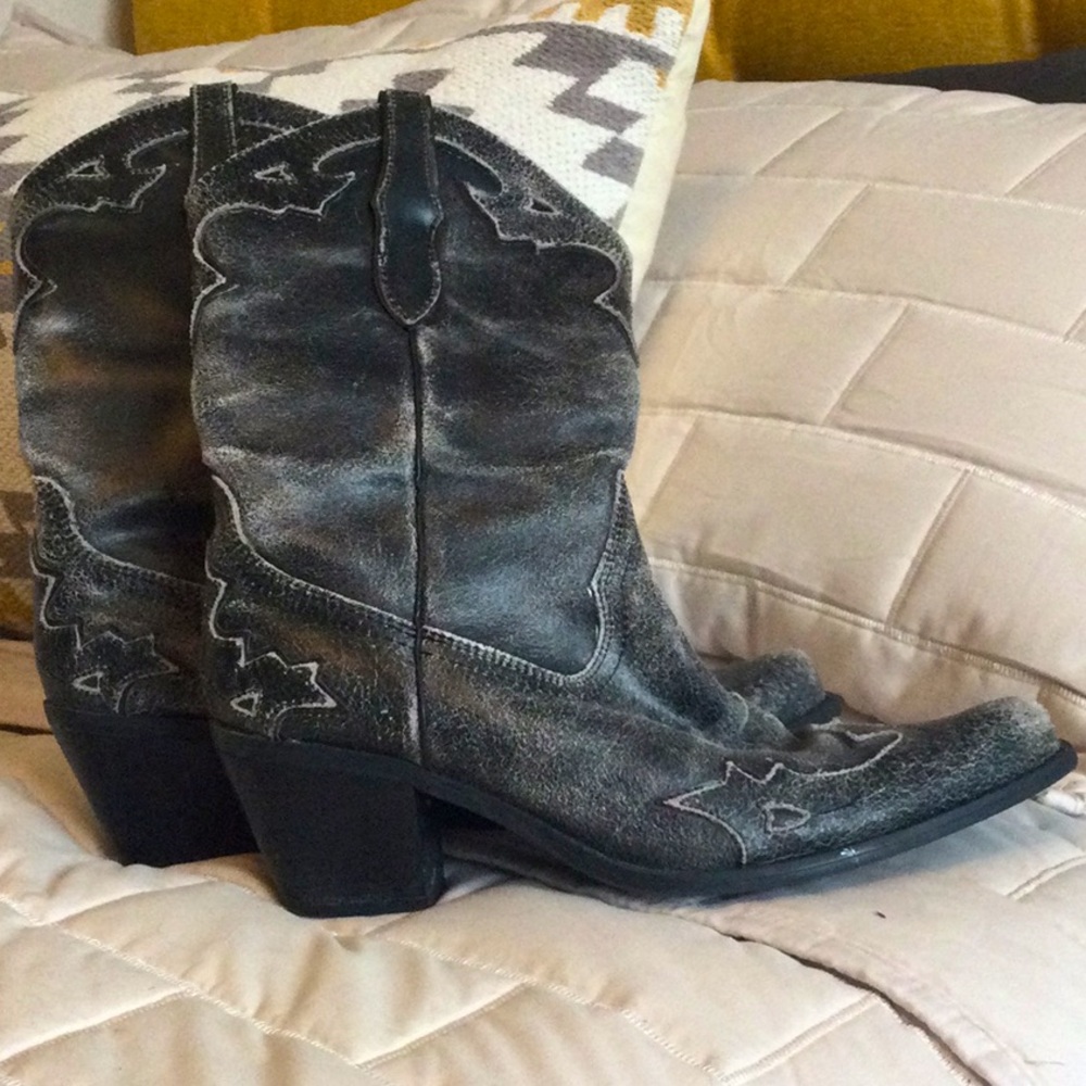 Cute Distressed Cowboy boots size 8
